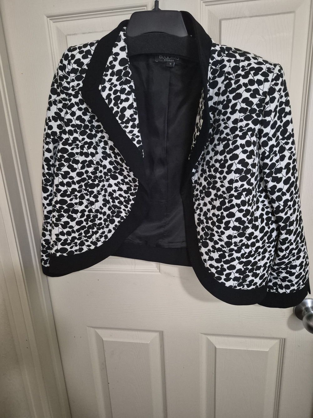 bloom Black and White Patterned Cropped Blazer Size 16